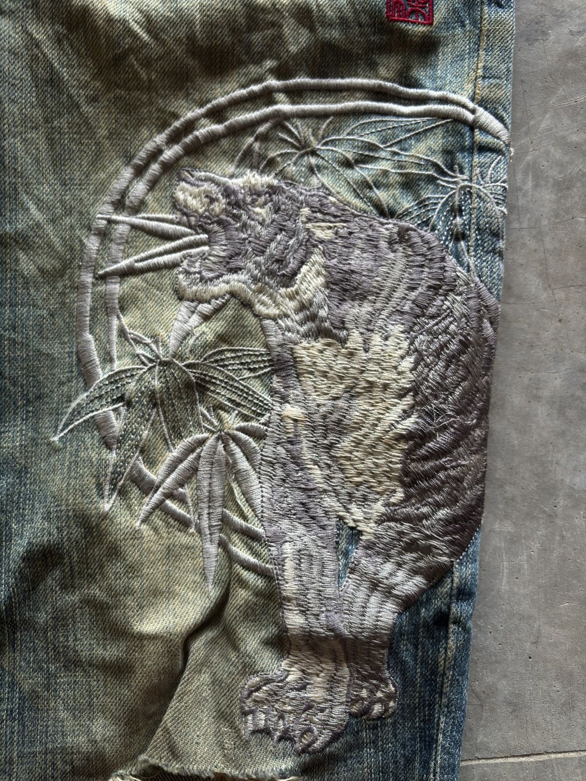 Karakuri Tamashii KARAKURI TAMASHII rusty distressed japanese sukajan tiger Size US 30 / EU 46 - 12 Thumbnail