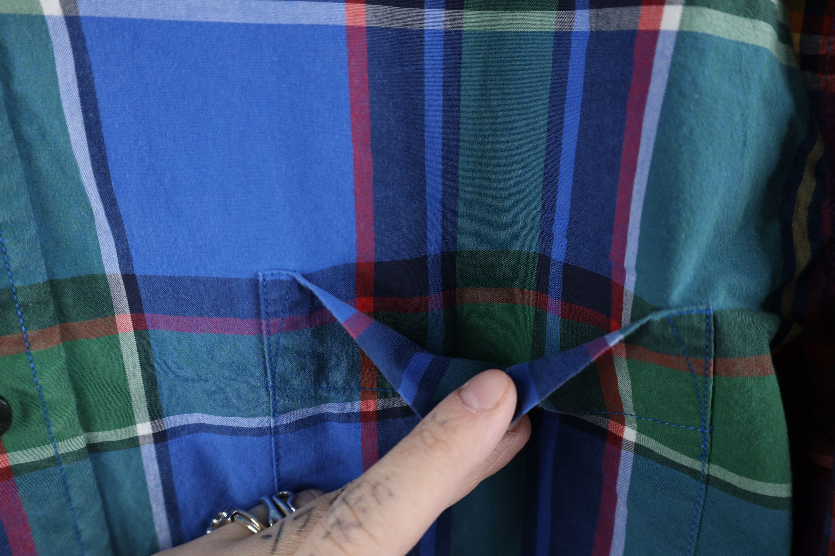 Tommy Hilfiger × Vintage Vintage Tommy Hilfiger Rainbow Collared Button Down Shirt Size US L / EU 52-54 / 3 - 6 Thumbnail