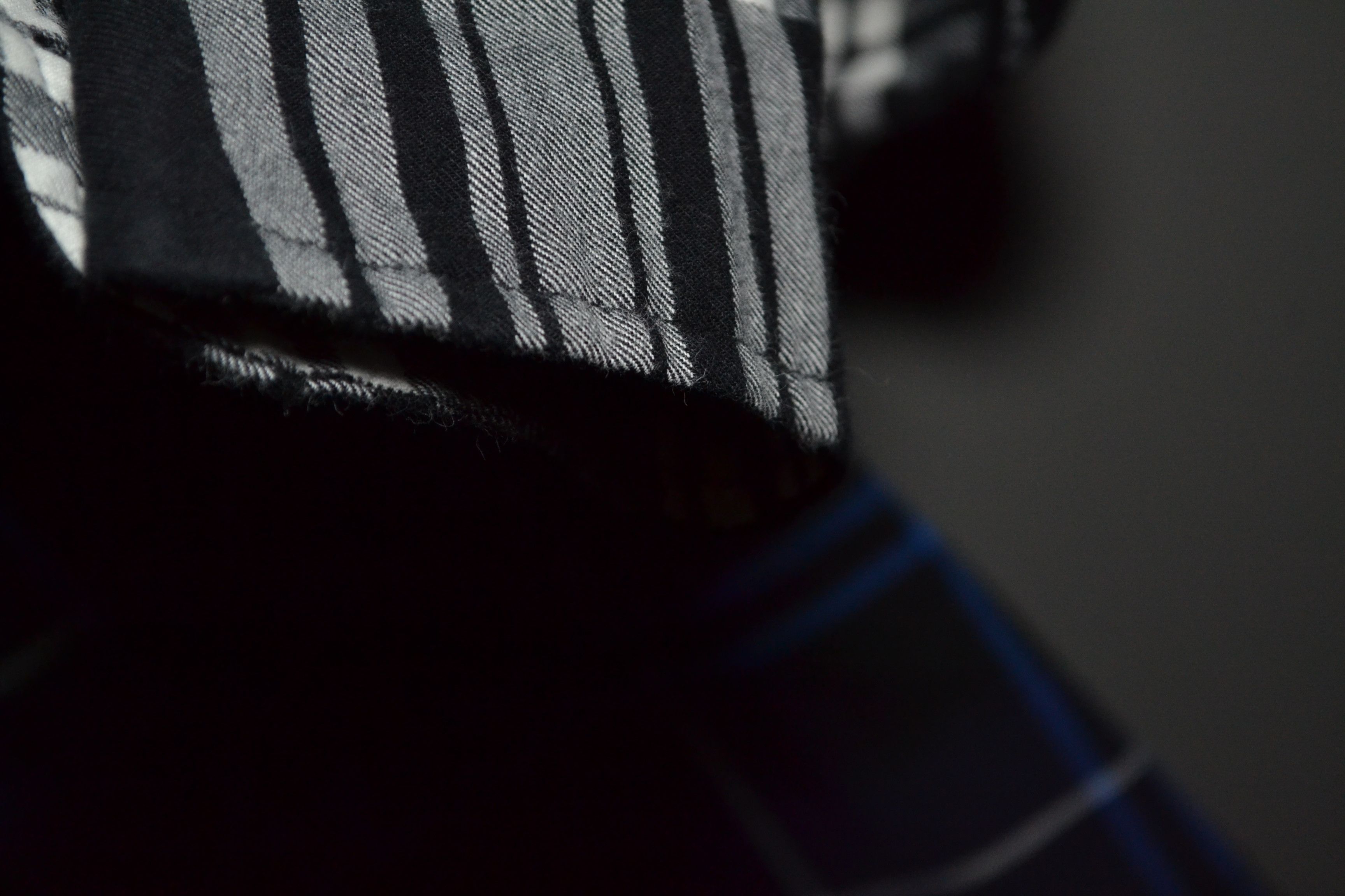 JW Anderson × Uniqlo JW Anderson x Uniqlo contrast Sleeve Buttonup Size M Size US M / EU 48-50 / 2 - 5 Thumbnail