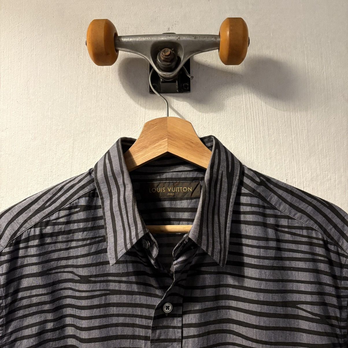 Louis Vuitton Louis Vuitton 2016 Stripe Button Ups Size US M / EU 48-50 / 2 - 2 Thumbnail