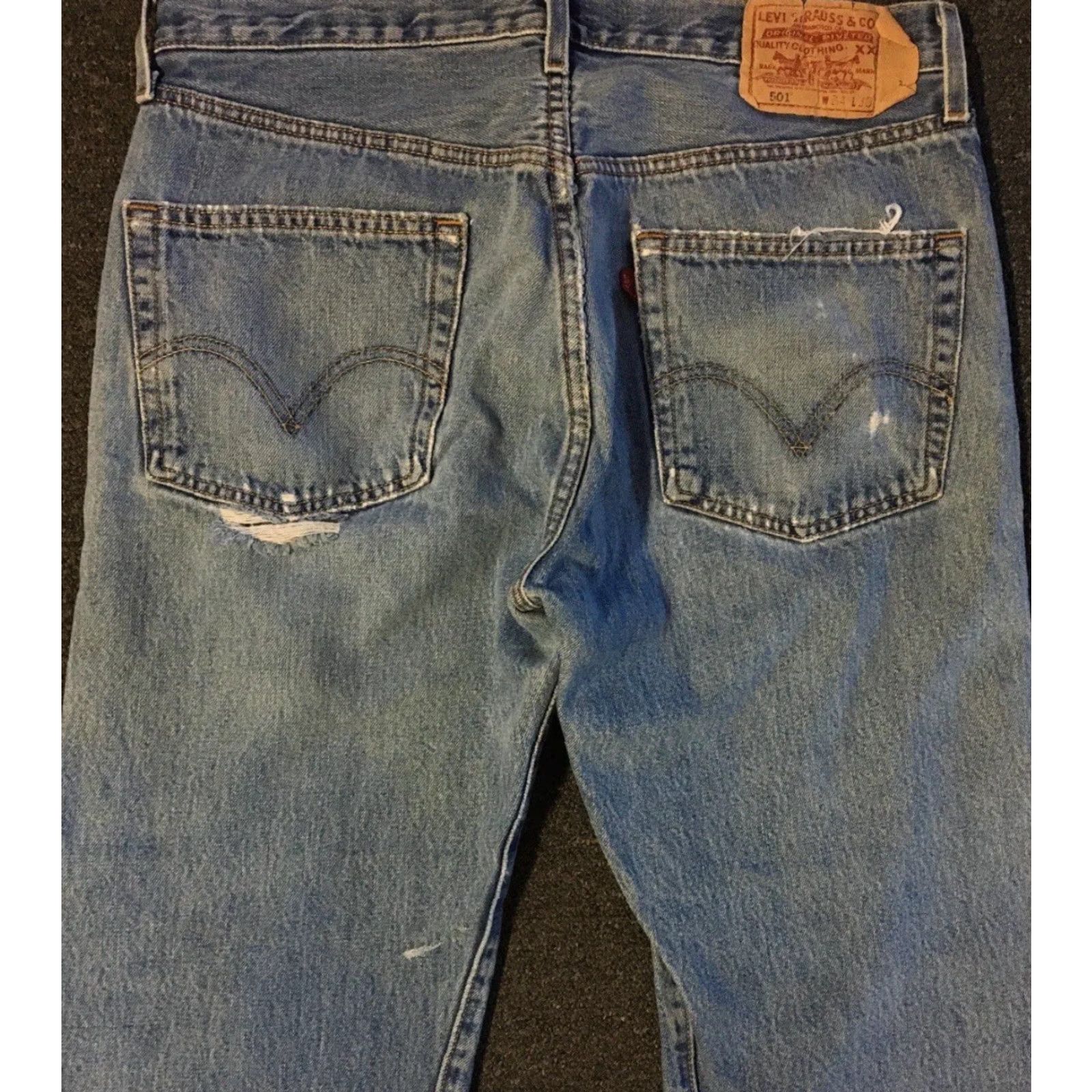 Levi's VINTAGE Levi's 501 Jeans Men 34 Blue Denim Distressed Button Fly Straight 30 In 90s Grunge Punk Western Rock Band USA 80s 90s Jeans Mens Size US 34 / EU 50 - 5 Thumbnail