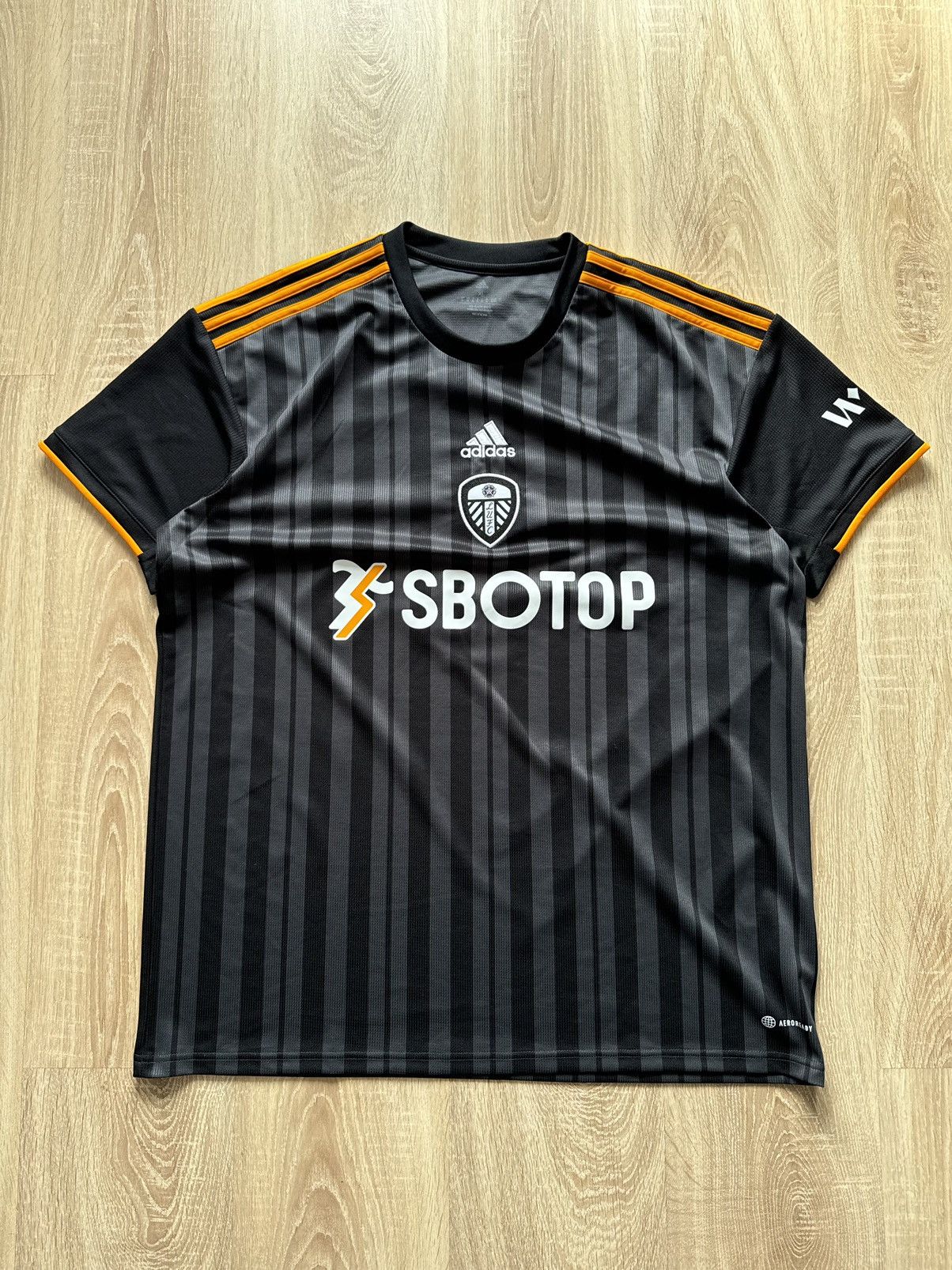 Adidas LEEDS UNITED 2022/2023 FOOTBALL SOCCER JERSEY ADIDAS HC1078 Size US XL / EU 56 / 4 - 1 Thumbnail