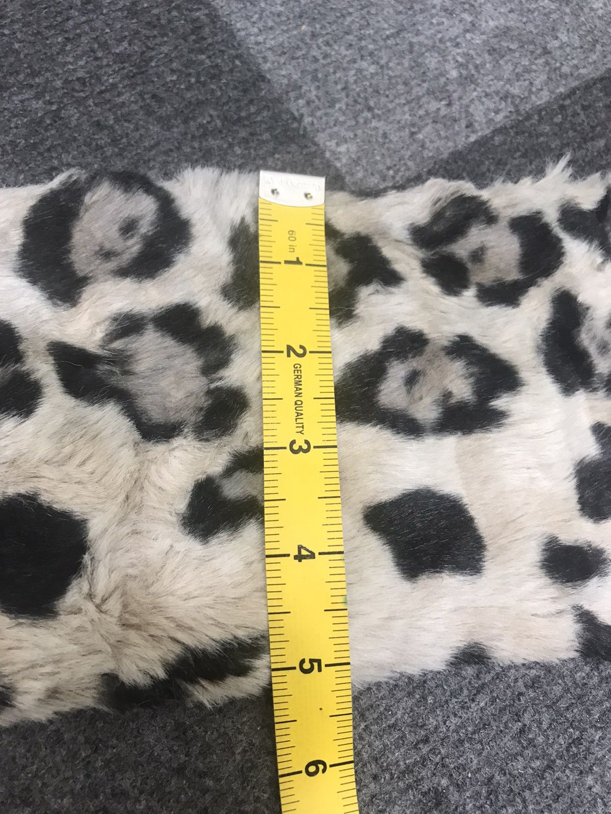 Designer × Japanese Brand Very Rare Archival MILK Faux Fur Scarf with Wolf Brooch Size ONE SIZE - 9 Thumbnail