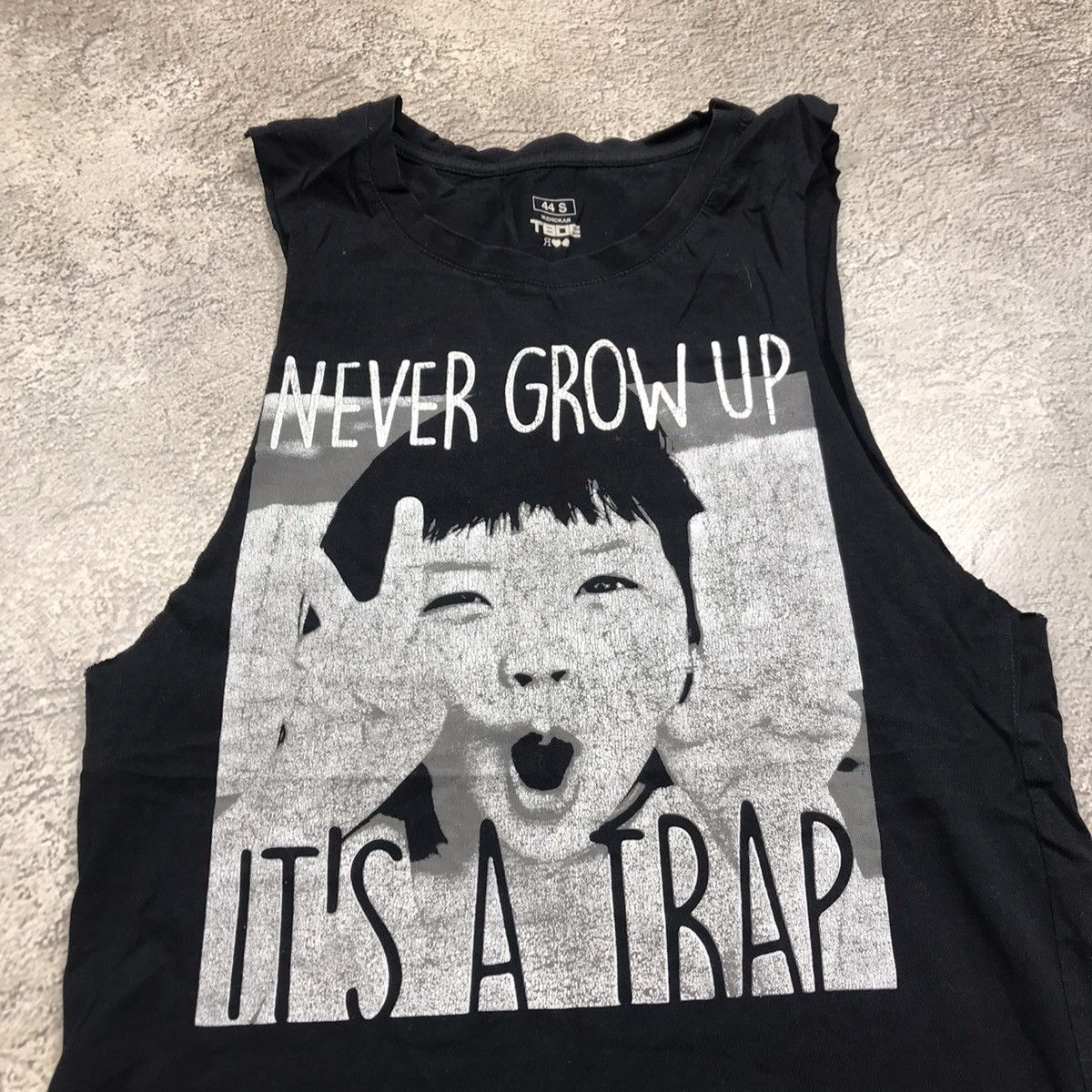 Vintage Vintage Y2K Never Grow Up Graphic Tee Skate Streetwear S Size S / US 4 / IT 40 - 1 Thumbnail