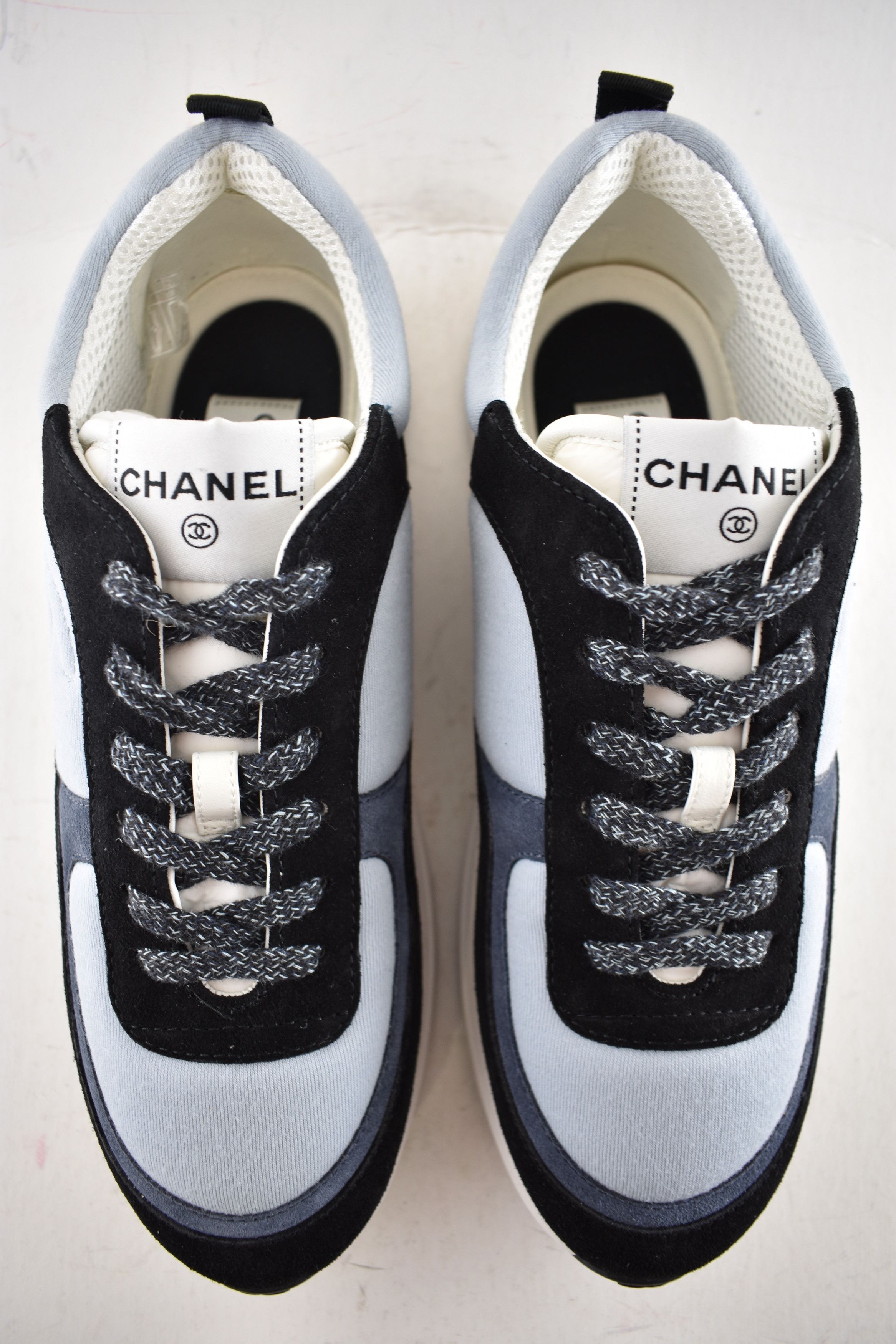 Chanel Chanel 22B Black White CC Logo Suede Flat Trainer Sneaker 40 Size US 10 / IT 40 - 9 Thumbnail