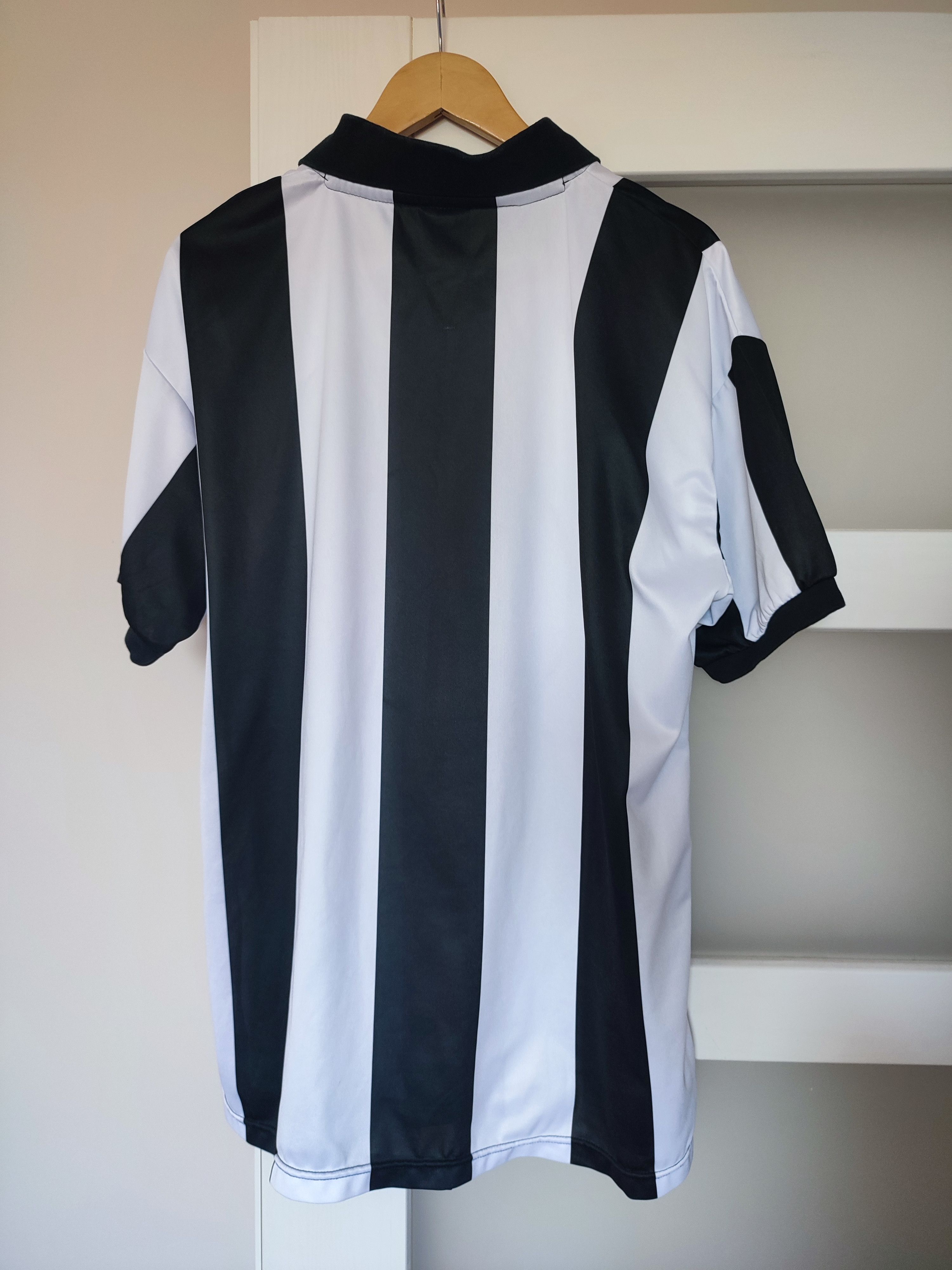 Other Newcastle Score Draw 1982 Vintage Retro Soccer Jersey Size US XL / EU 56 / 4 - 2 Thumbnail