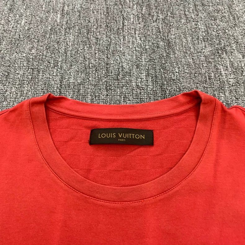 Louis Vuitton LV Red Pocket Logo Short Sleeve T-shirt-2505 Size US XXL / EU 58 / 5 - 6 Thumbnail