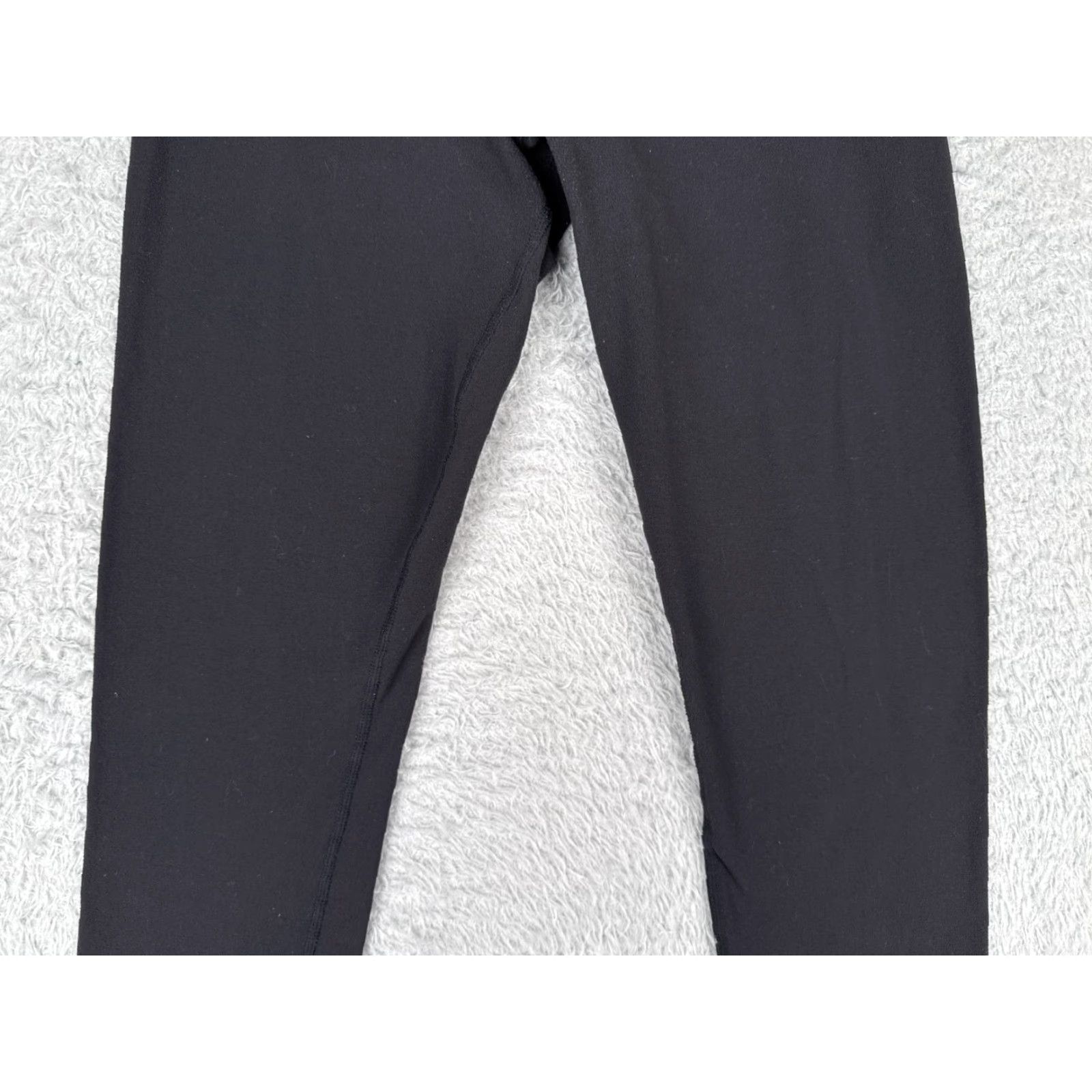 Lululemon Lululemon Pants Womens 6 Black Wunder Under Crop Yoga Luon Fabric Cropped Pockets Straight Leg 21 in Inseam Regular Size Type Activewear Womens Size 28" / US 6 / IT 42 - 3 Thumbnail