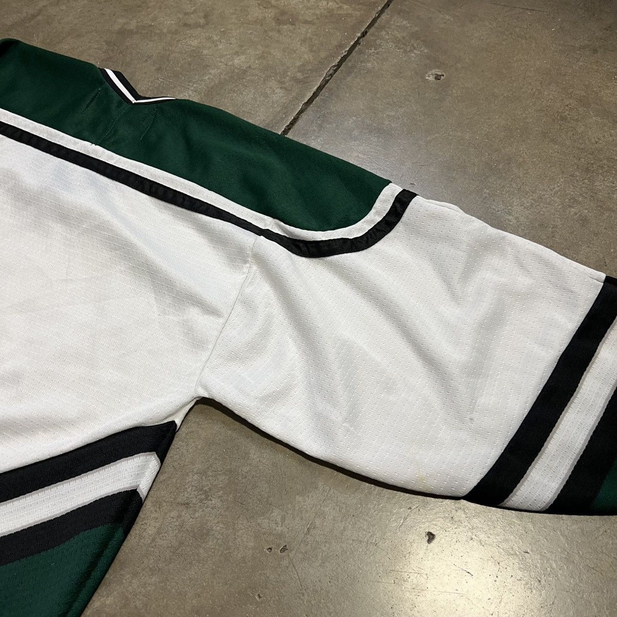 Vintage Vintage 90s Cedar Rapids Roughriders USHL Hockey Jersey NHL Size US M / EU 48-50 / 2 - 6 Thumbnail