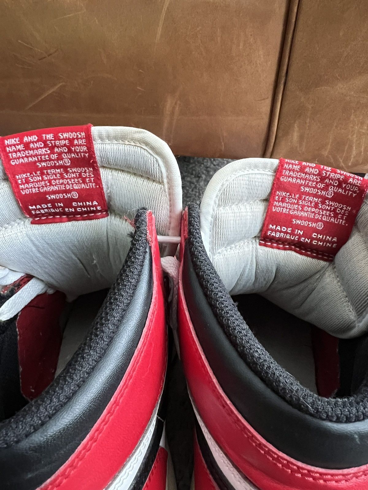 Jordan Brand Air Jordan 1 Retro High OG Chicago 2015 6.5Y Size US 6.5 / EU 39-40 - 12 Thumbnail