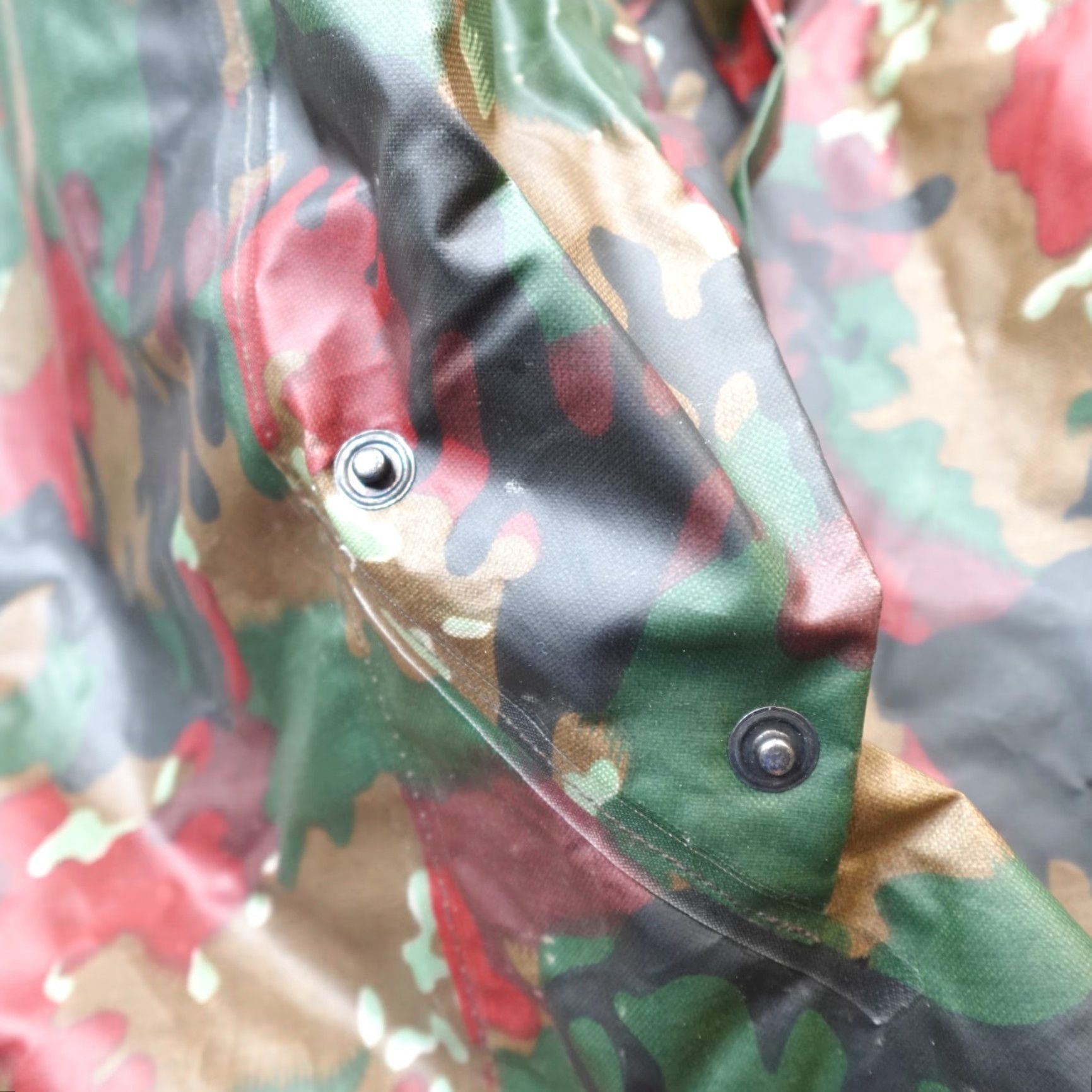 Vintage VINTAGE Swiss Army Jacket 4XLT Green Brown 130cm 89/90 Poncho Military Alpenflage Camouflage PVC Men Jacket Mens Size US XXL / EU 58 / 5 - 4 Thumbnail