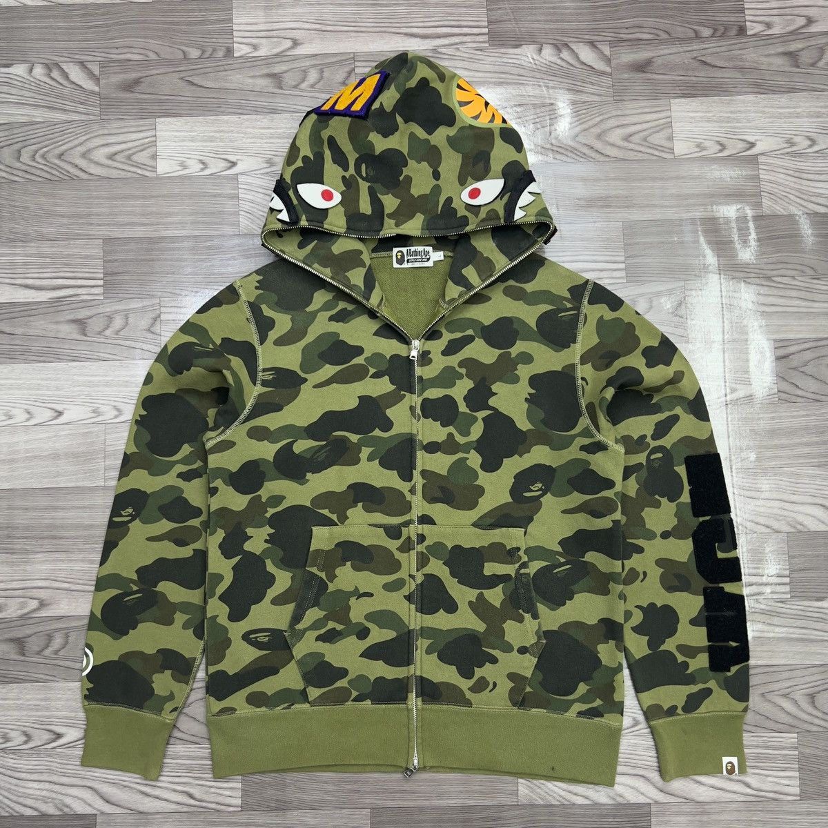 Bape Bape Shark Hoodie With Removable Patches Size L Size US L / EU 52-54 / 3 - 1 Thumbnail
