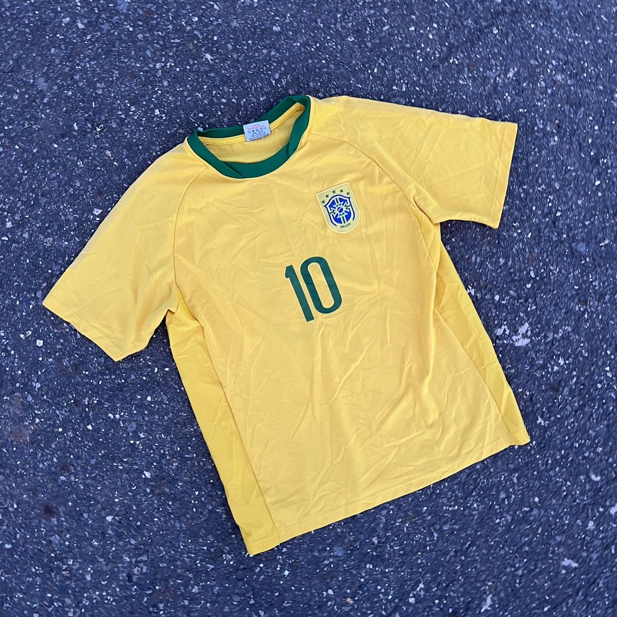 Vintage Brazil 2002 Home Kit Ronaldo 9 El Fenomeno Retro Jersey R9 Size US L / EU 52-54 / 3 - 3 Thumbnail