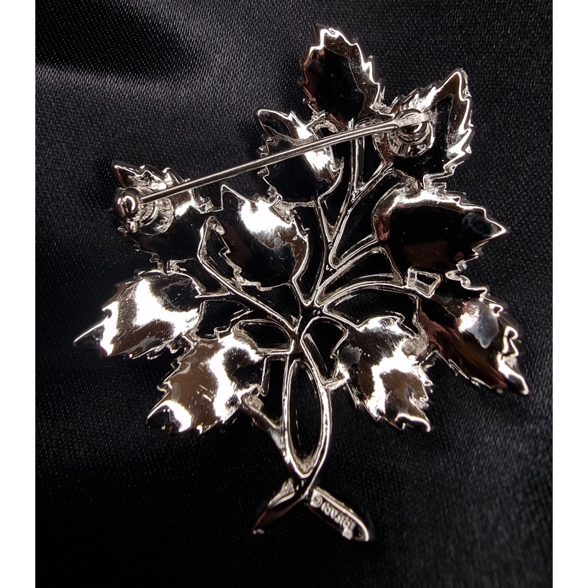 Vintage Vintage CROWN TRIFARI 1950s Silver-Tone Leaf Brooch Pin Size ONE SIZE - 4 Thumbnail