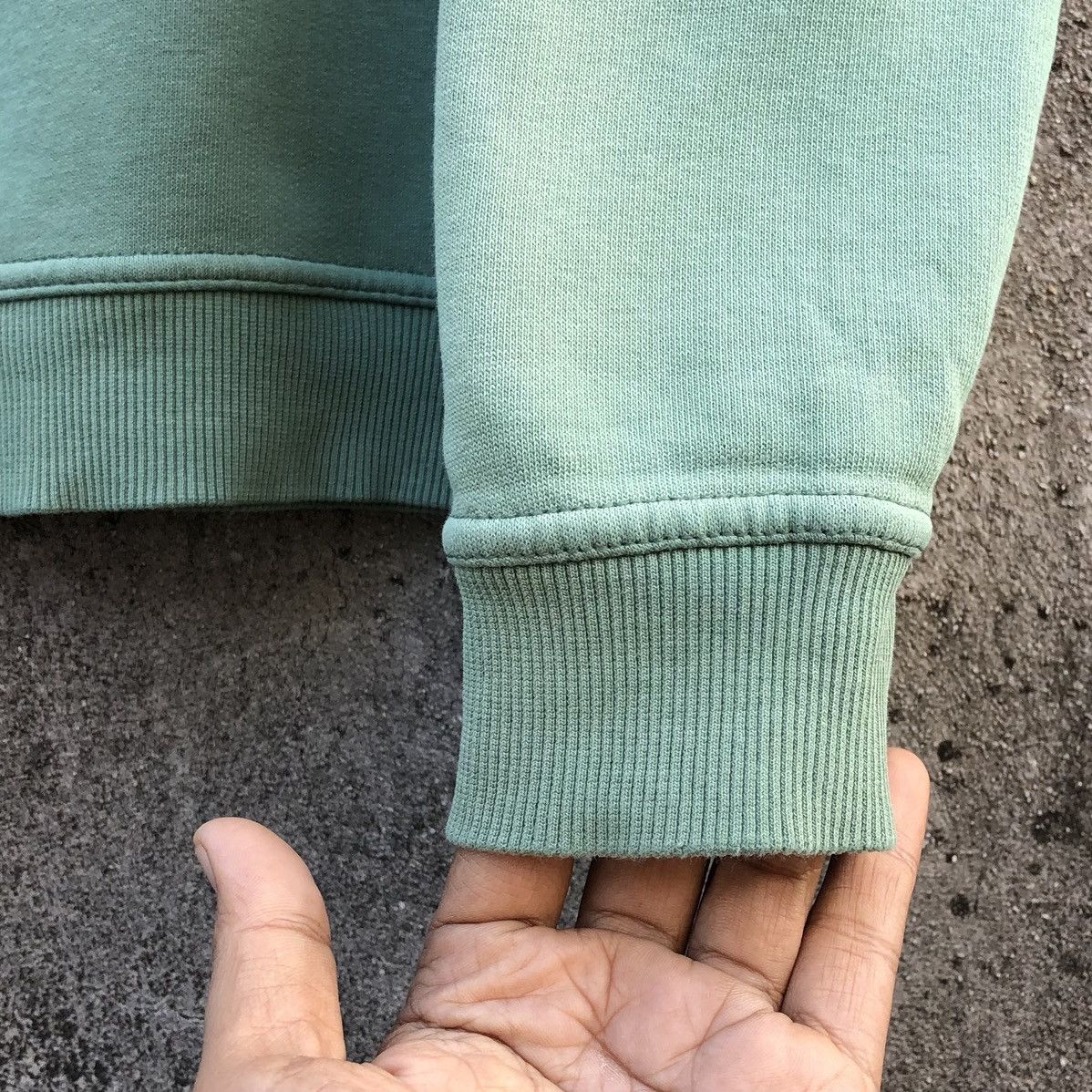 Vintage VTG THRASHED United Colours Of Benetton Crewneck Sweatshirt Size US S / EU 44-46 / 1 - 9 Thumbnail