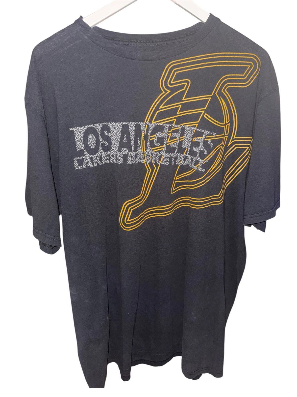 Adidas Vintage Early 2000’s Adidas x NBA LA Lakers Tee Rare Sz XL Size US XL / EU 56 / 4 - 1 Thumbnail