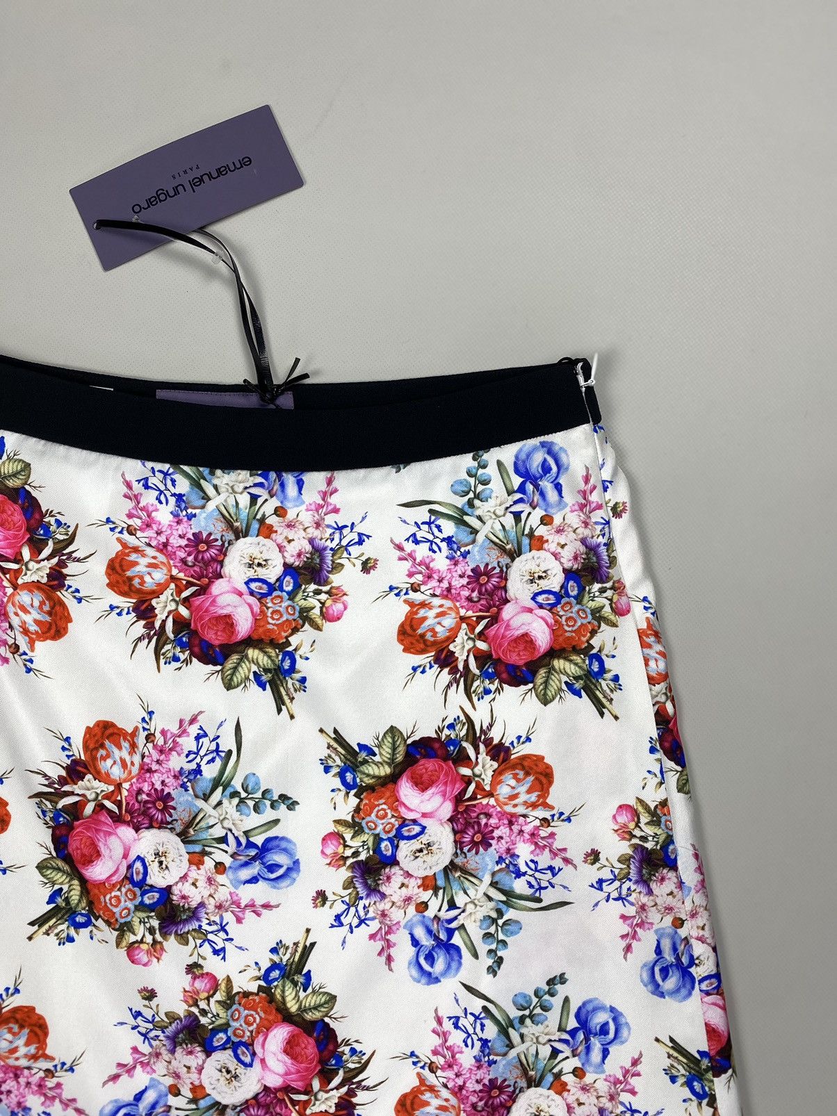 Emanuel Ungaro BNWT! Emanuel Ungaro ladies silk floral patterns skirt Size 28" / US 6 / IT 42 - 8 Thumbnail