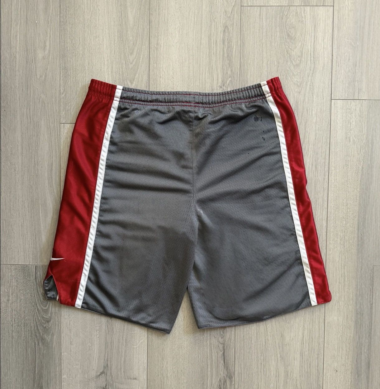 Nike Mid 00s Nike “Hoops” Reversible Red & Gray Basketball Shorts Size US 36 / EU 52 - 6 Thumbnail