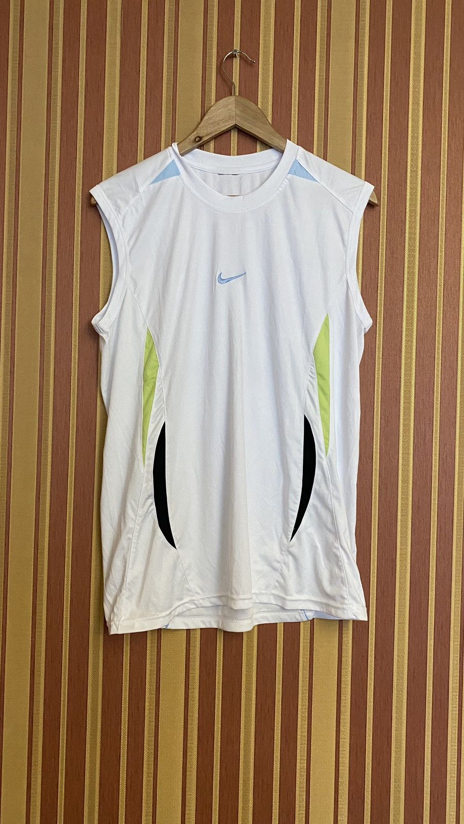 Nike 00s Nike Center Swoosh Tank Top White Size US M / EU 48-50 / 2 - 1 Thumbnail