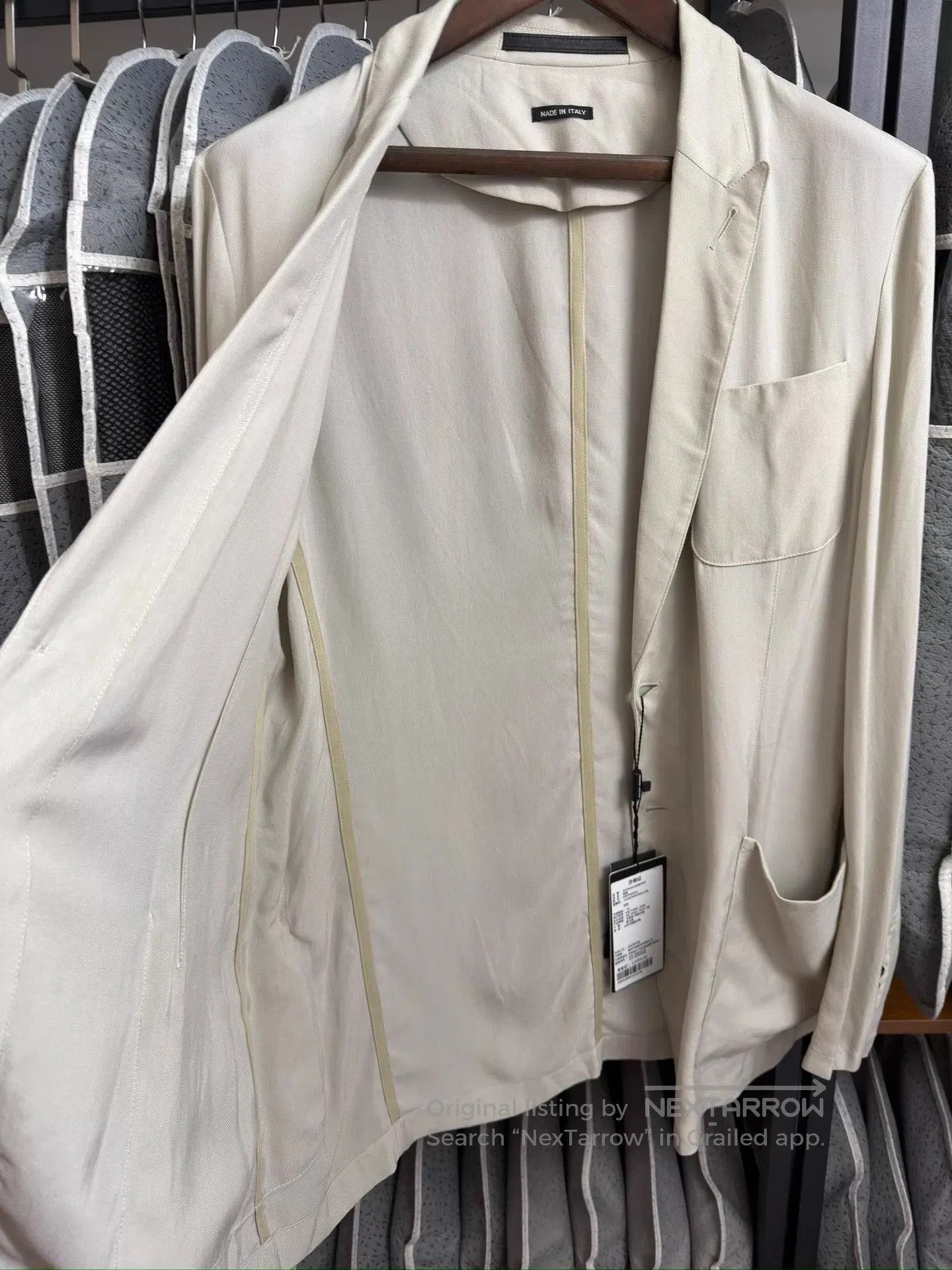 Giorgio Armani Beige Lightweight Button. Size US M / EU 48-50 / 2 - 6 Thumbnail