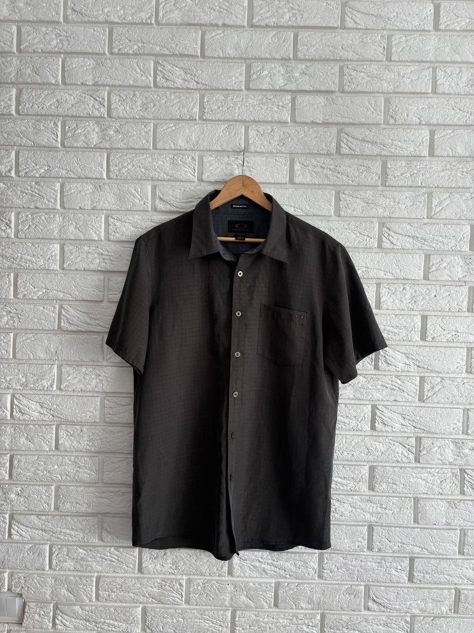 Oakley Oakley chameleon men’s shirt rare short sleeve Size US L / EU 52-54 / 3 - 1 Thumbnail