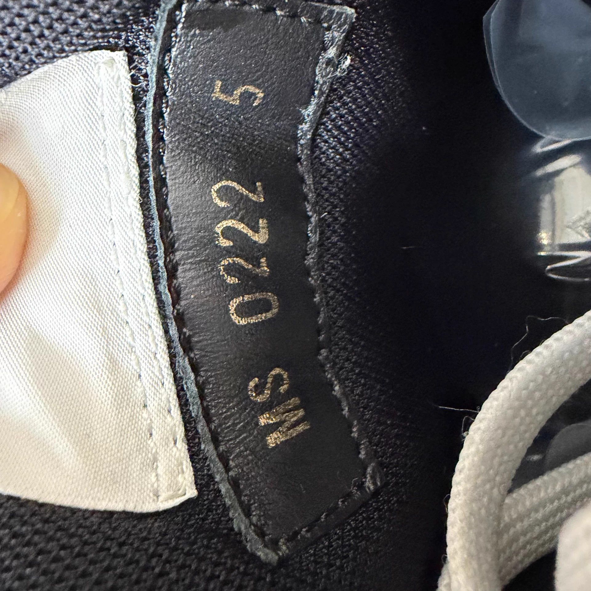 Louis Vuitton LOUIS VUITTON Women's Monogram Mid Trainer 38 B&W Size US 7 / IT 37 - 8 Thumbnail