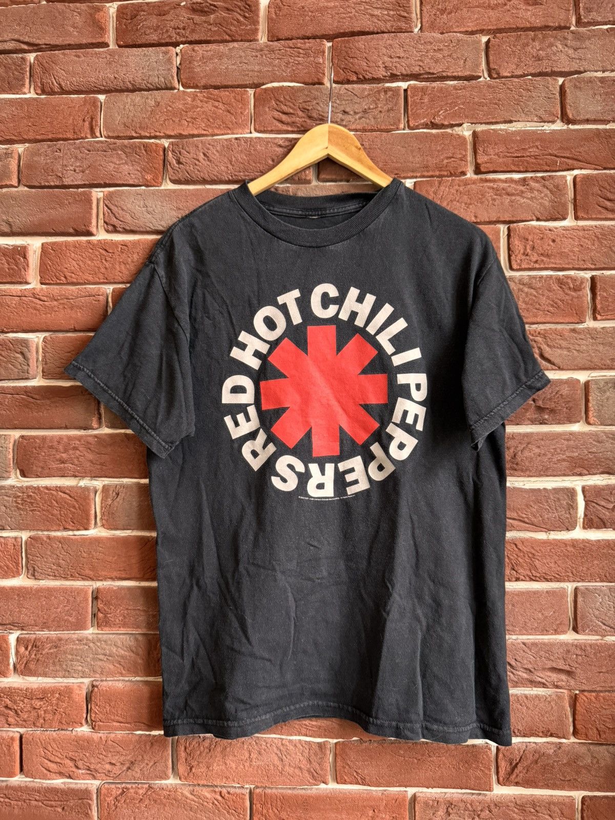 Band Tees 00s Red Hot Chilli Peppers I’m with you M Rock Band Tour Tee Size US M / EU 48-50 / 2 - 1 Thumbnail