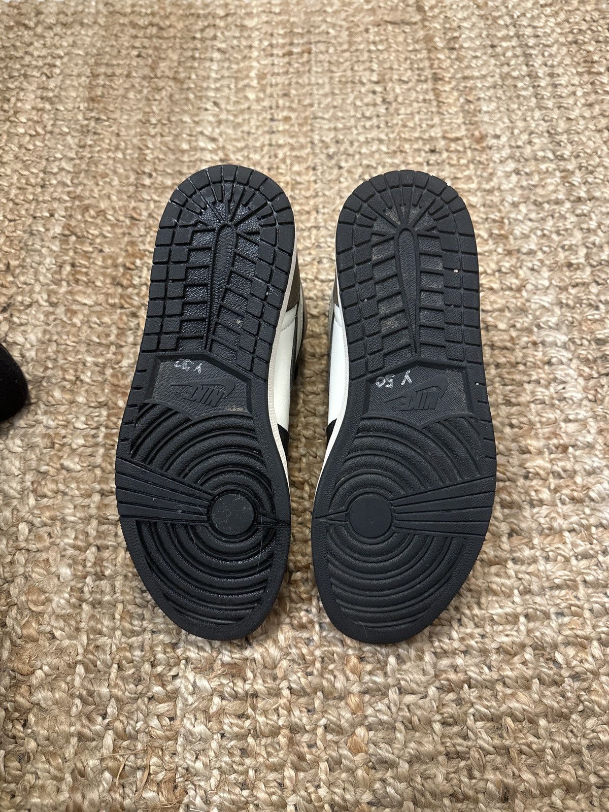 Jordan Brand Jordan 1 Mocha Size US 11 / EU 44 - 6 Thumbnail