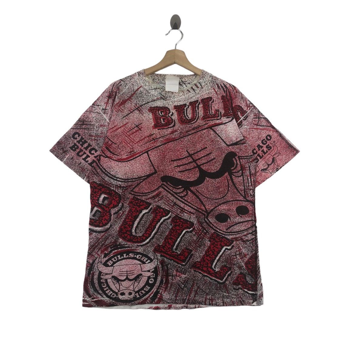 NBA Vintage 90’ CHICAGO BULLS JORDAN Over Print Tee Shirt Top Size US M / EU 48-50 / 2 - 1 Thumbnail