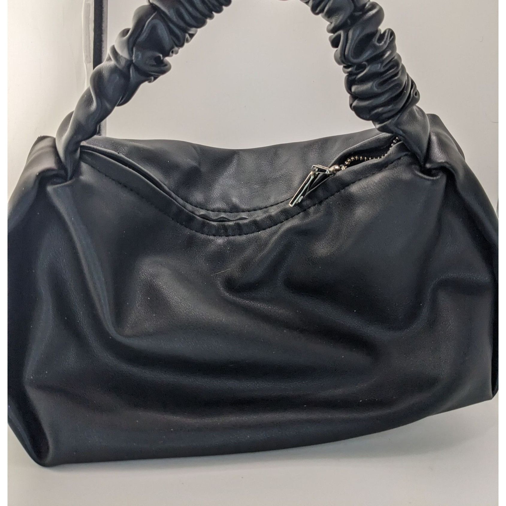 Other Black Faux Leather Scrunch Handle Shoulder Bag With Zipper C Size ONE SIZE - 9 Thumbnail
