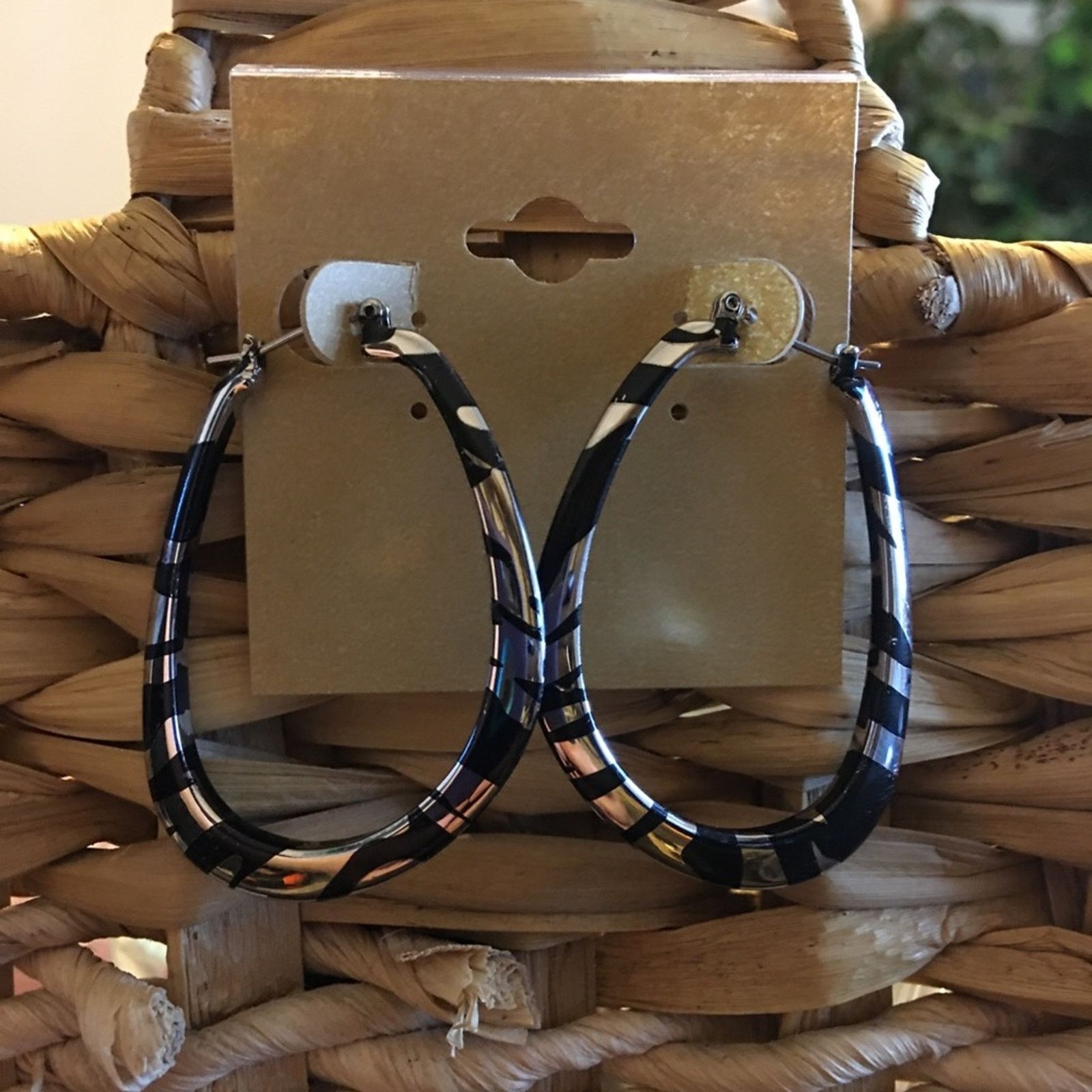 Vintage Vintage black & silver tone animal print hoops Size ONE SIZE - 1 Thumbnail