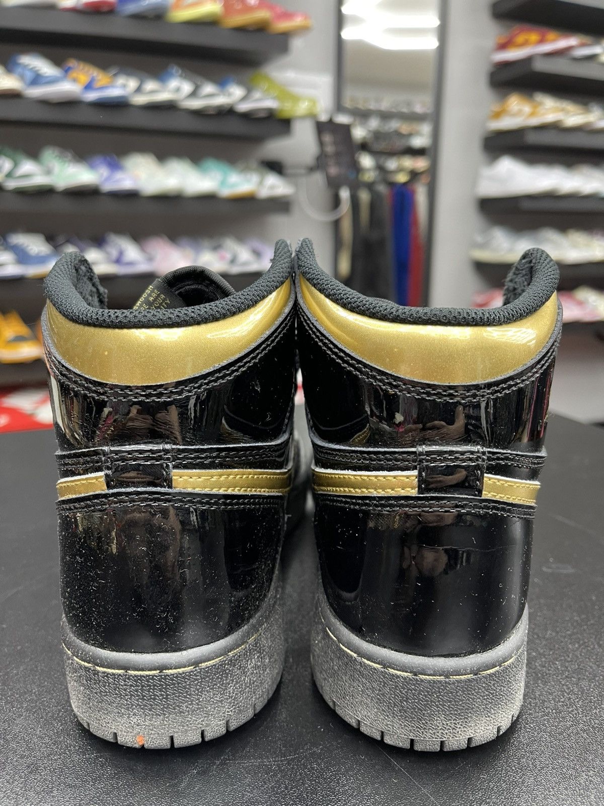 Jordan Brand Size 5y - Jordan 1 Metallic Gold “2020” Very Clean OG All Size US 5 / EU 37 - 4 Thumbnail