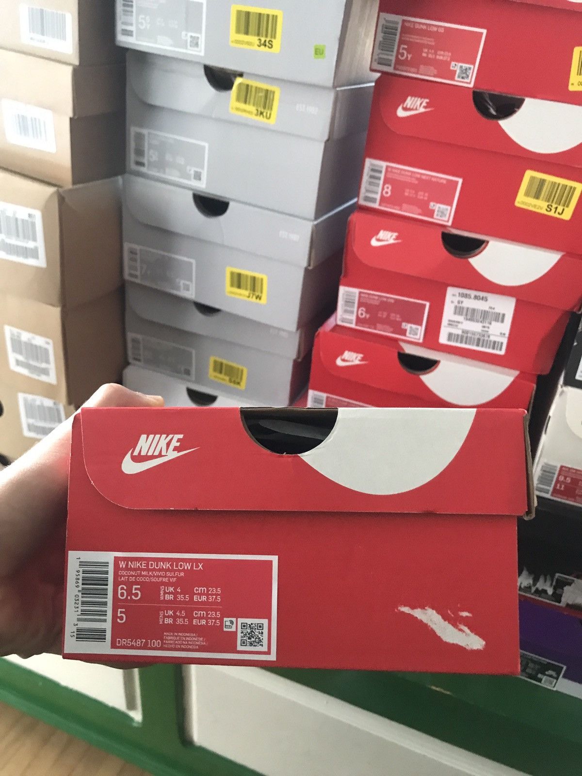 Nike Nike Dunk Low “Banana” Size US 7.5 / IT 37.5 - 11 Thumbnail