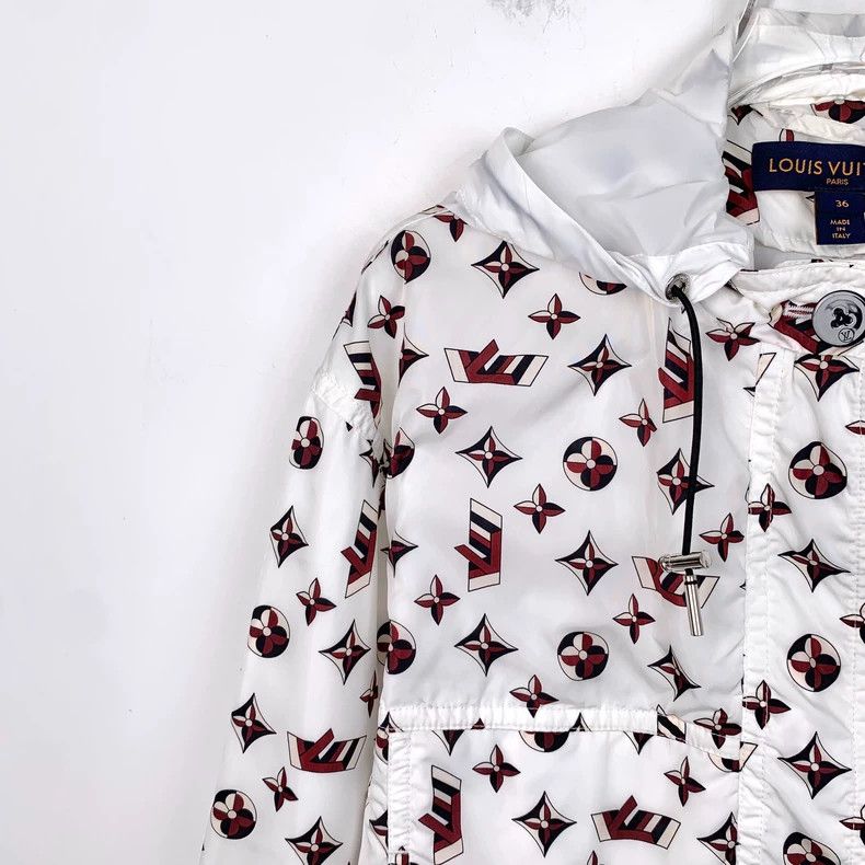 Louis Vuitton Louis Vuitton White logo full print hooded drawstring jack Size XS / US 0-2 / IT 36-38 - 3 Thumbnail