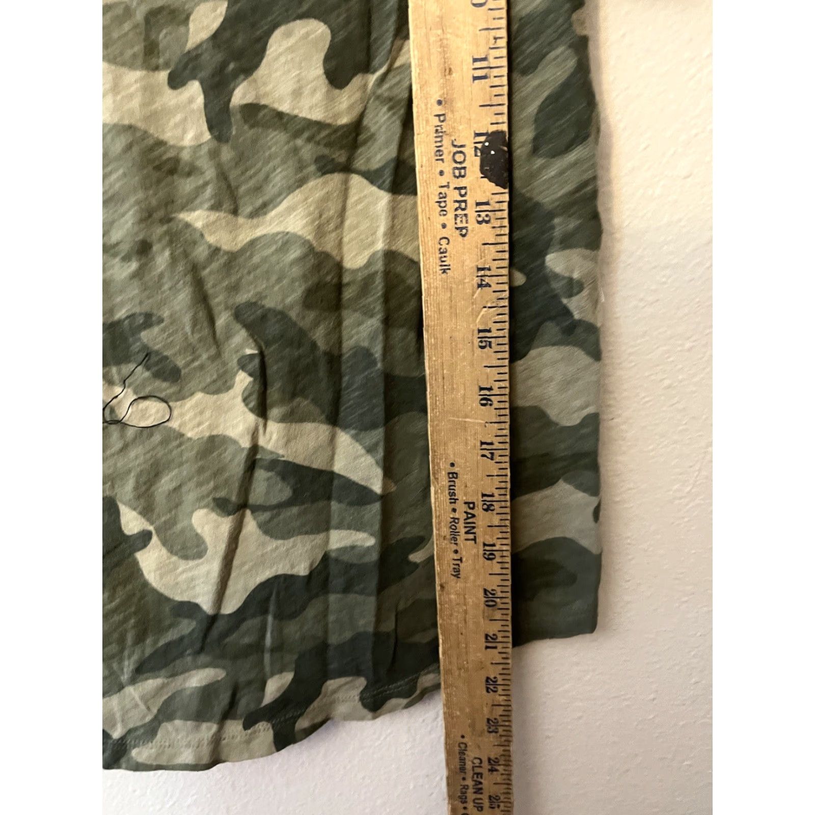 Old Navy Old Navy Everywear Womens Green Camo 100% Cotton V Neck Short Sleeve Shirt XS Size XS / US 0-2 / IT 36-38 - 4 Thumbnail