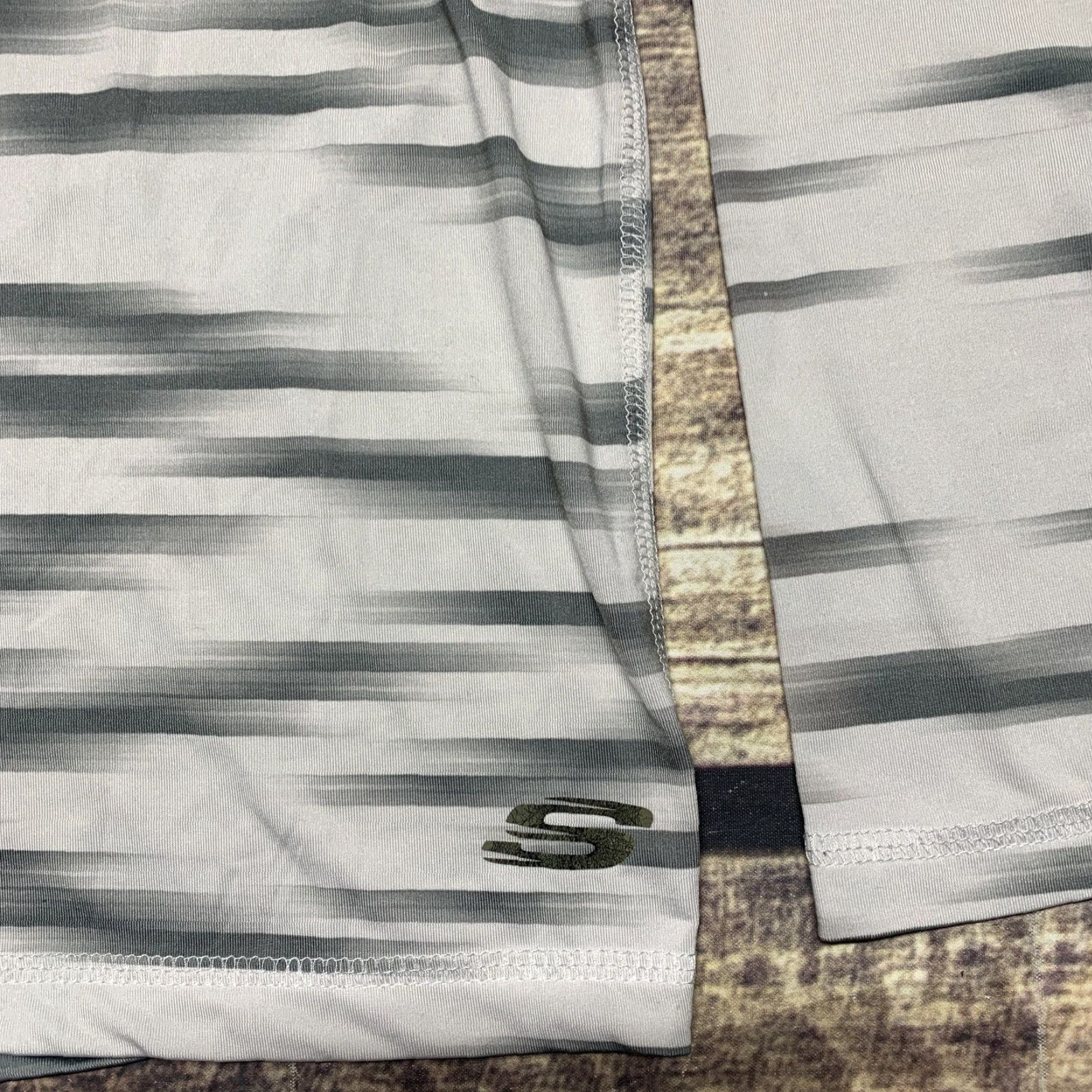 SKECHERS Skechers Pullover Sport Shirt Men’s Small White Gray Silver Athletic Shirt Long Sleeve Mens Size US S / EU 44-46 / 1 - 2 Thumbnail