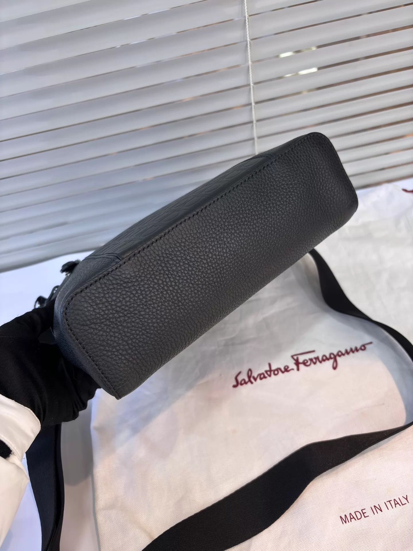 Salvatore Ferragamo Ferragamo Men's Black Leather Crossbody Bag New Size ONE SIZE - 6 Thumbnail