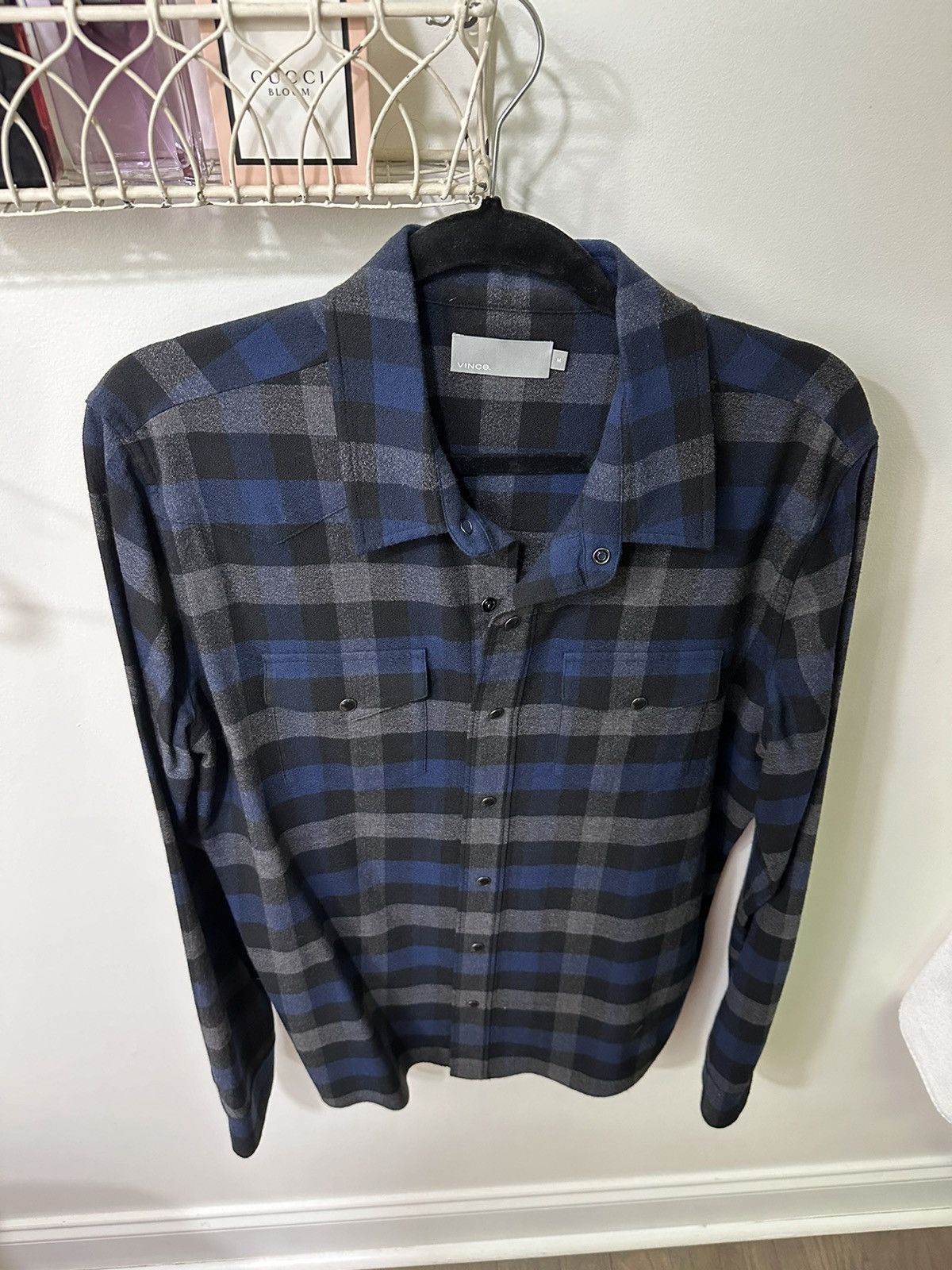 Vince Vince button up medium great condition Size US M / EU 48-50 / 2 - 1 Thumbnail