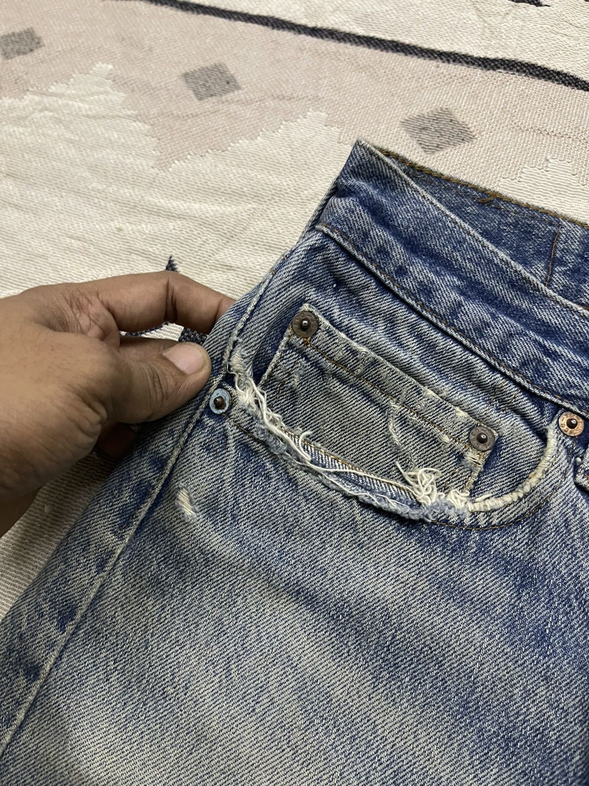 Levi's VINTAGE LEVIS 524 DISTRESSED DENIM JEANS STRAIGHT CUT Size US 30 / EU 46 - 9 Thumbnail