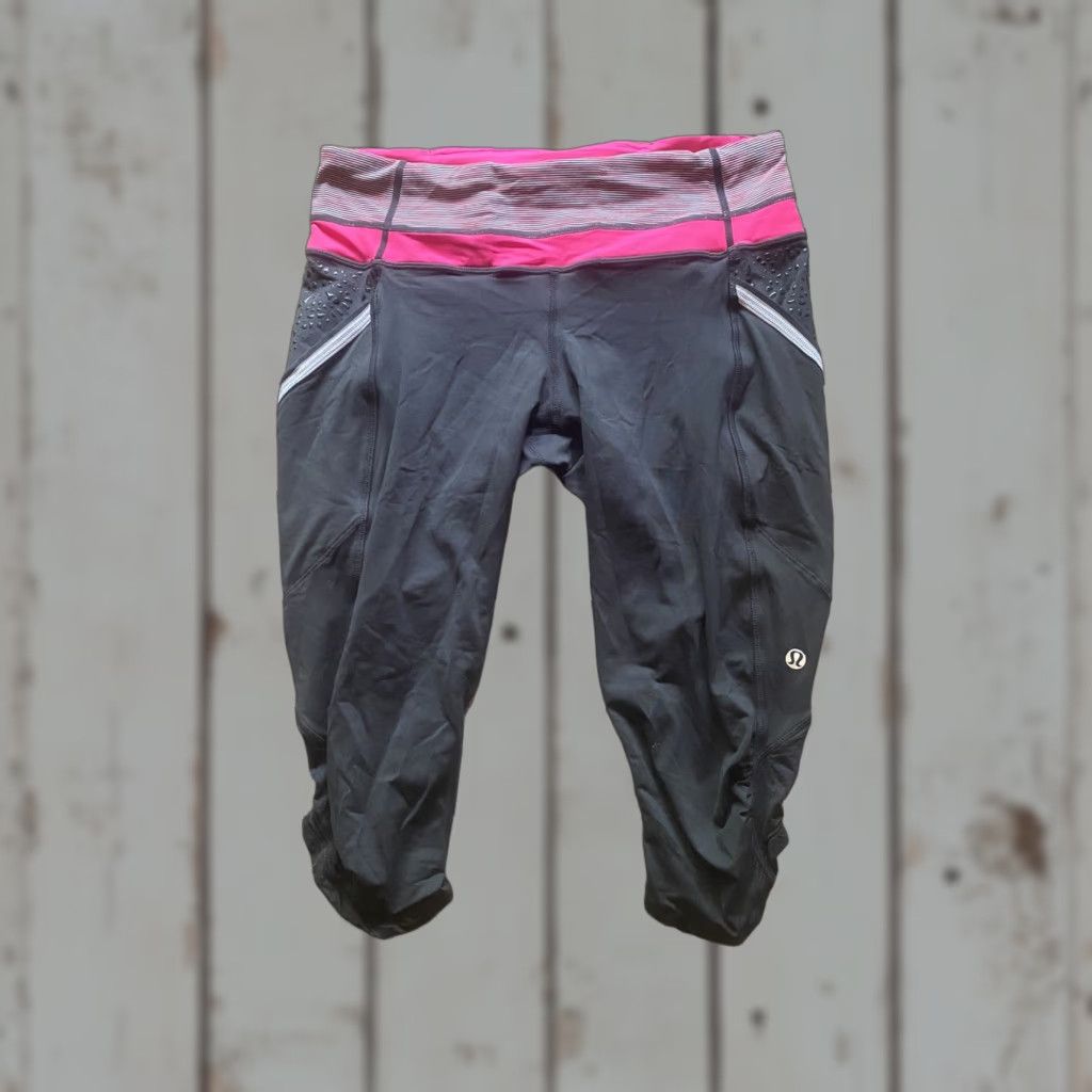 Lululemon Lululemon Yoga Pants - Size 8 - Black w. Pink Waistband - Women - Pants - Activewear - Yoga - Knee Length Size 30" / US 8 / IT 44 - 1 Thumbnail