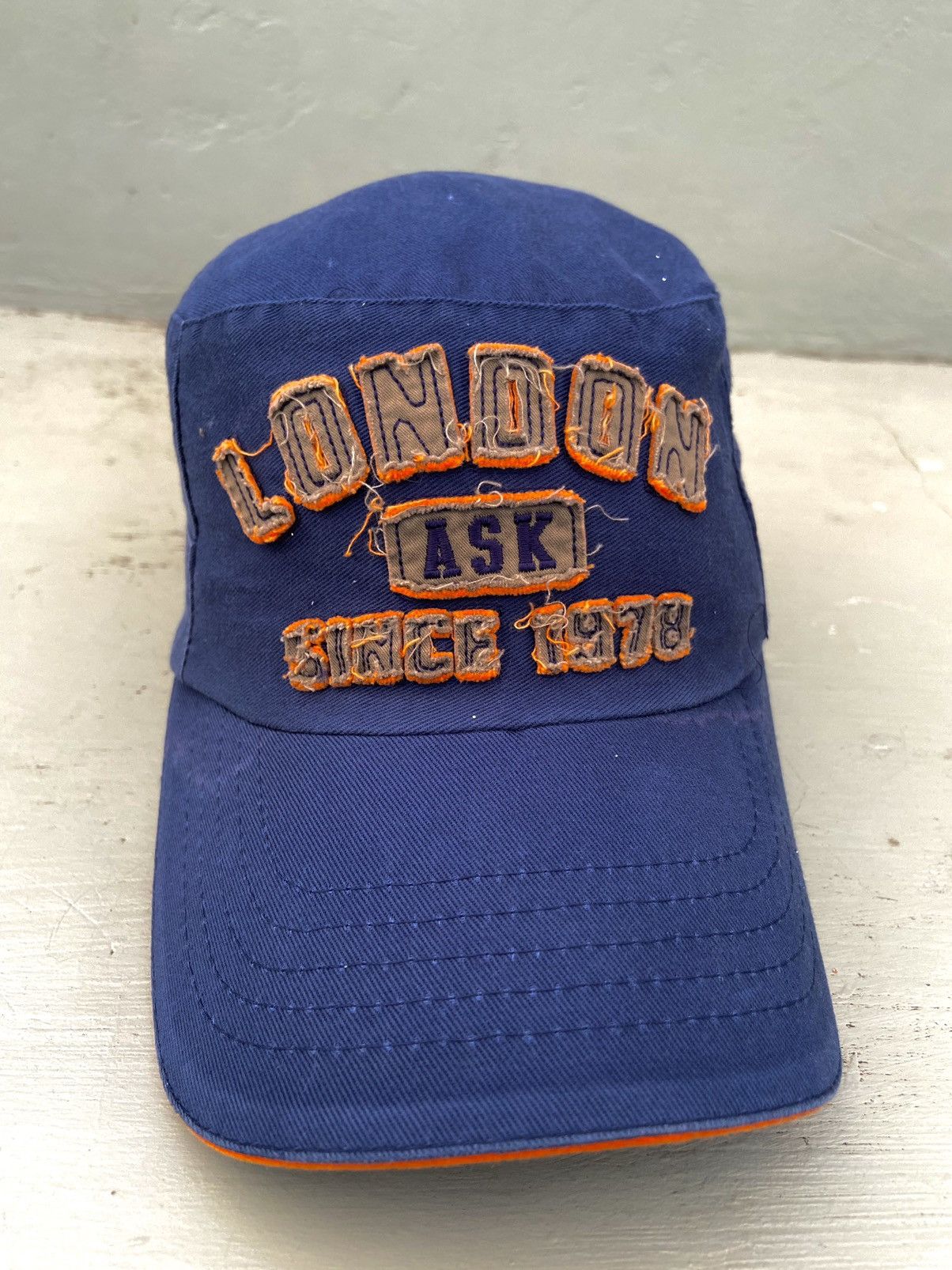 Le Grande Bleu (L.G.B.) 2000s ASK london embroidery caps Size ONE SIZE - 2 Thumbnail