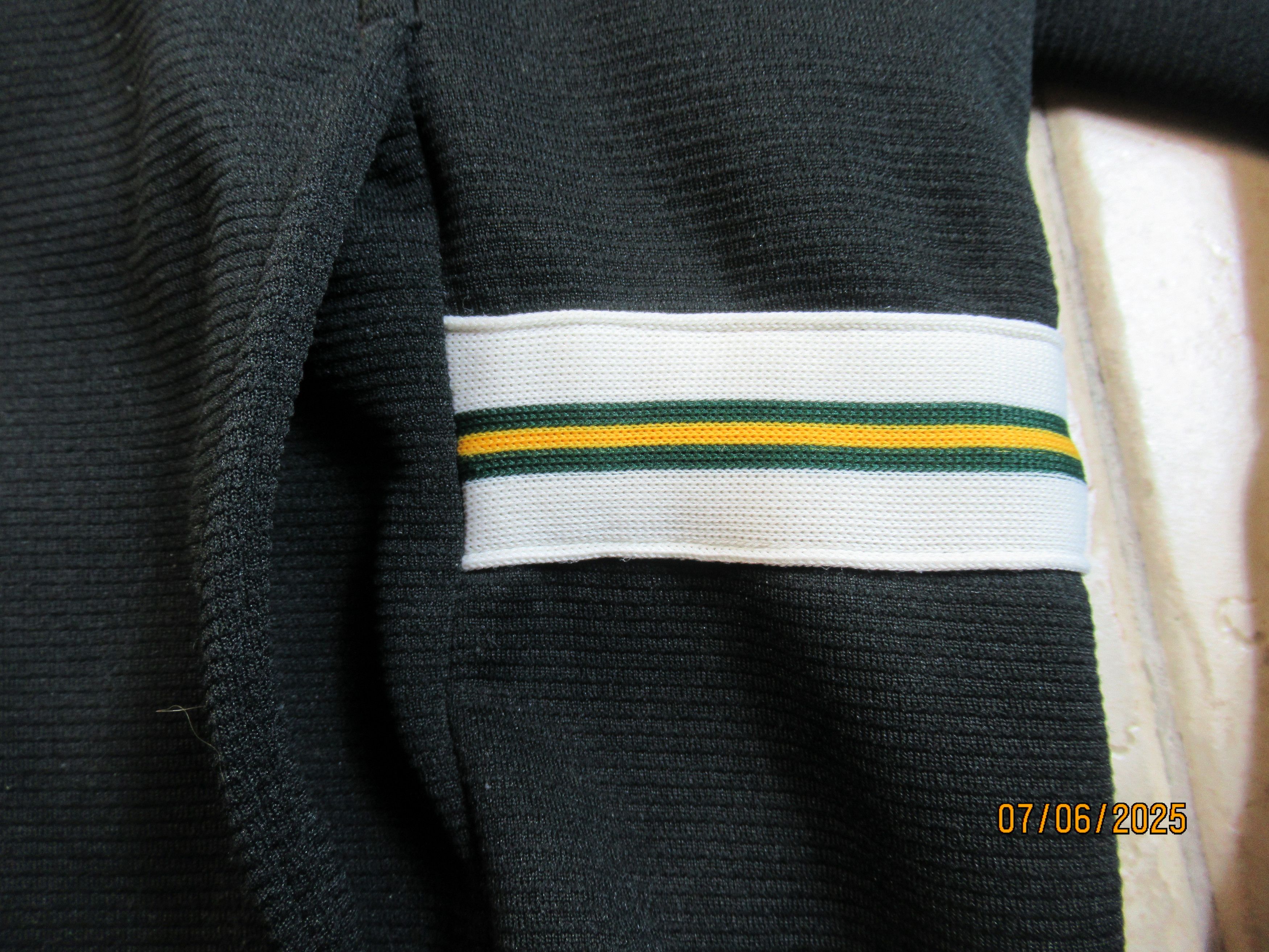 Nike Nike black/green jacket Size US L / EU 52-54 / 3 - 3 Thumbnail