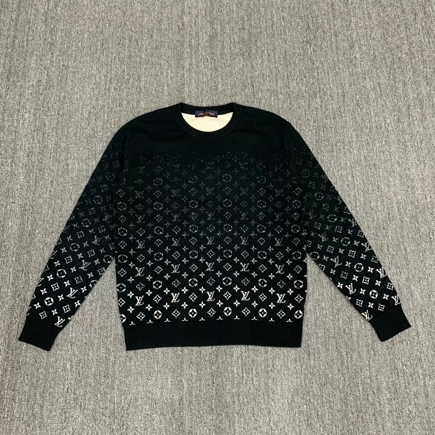 Louis Vuitton LV Monogram Gradient Black Knit Sweatshirt M Size US M / EU 48-50 / 2 - 1 Thumbnail