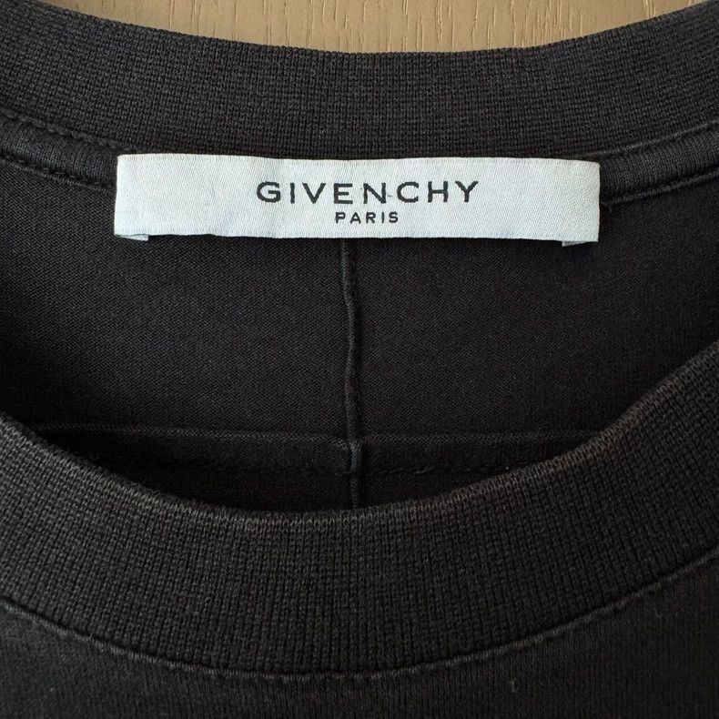 Other Givenchy Best-selling classic black shark short-sleeve, si Size US S / EU 44-46 / 1 - 2 Thumbnail