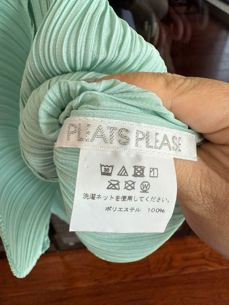 Issey Miyake Issey Miyake size:3 Mint green pleated top Size S / US 4 / IT 40 - 2 Thumbnail