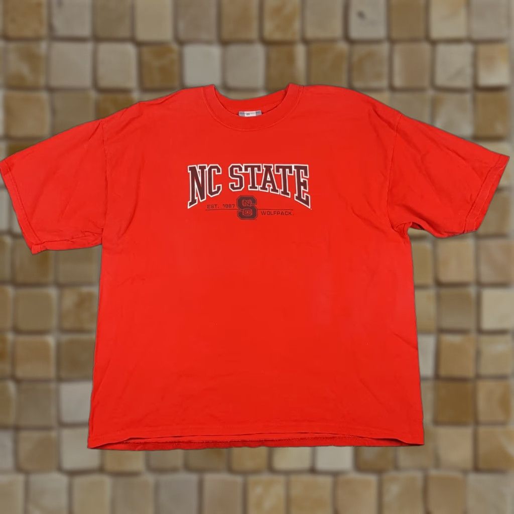 Vintage VINTAGE NC State Wolfpack T-Shirt College Football University 90s 2XL Red Cotton Embroidered Logo Mens Size US XXL / EU 58 / 5 - 1 Thumbnail