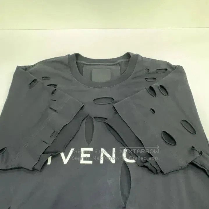 Givenchy Givenchy SS23 Logo Print Tear Detail Short Sleeve T-shirt. Size US S / EU 44-46 / 1 - 2 Thumbnail