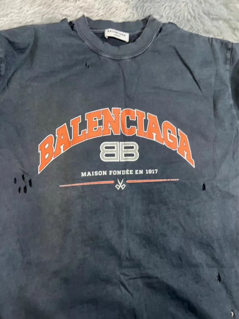 Balenciaga Balenciaga BB Letter Logo Print Cracks Worn Holes Worn Was Size US XS / EU 42 / 0 - 1 Thumbnail