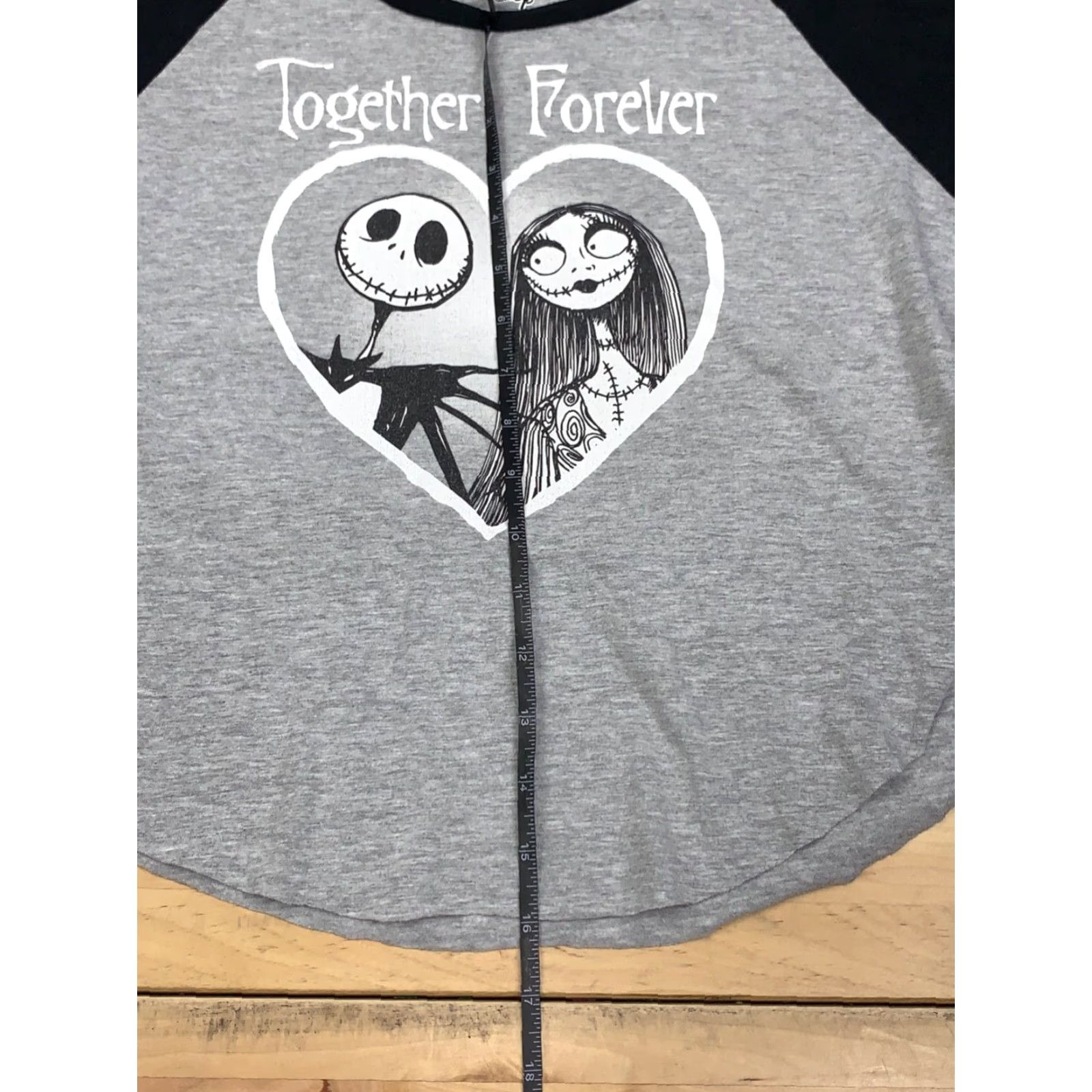 Disney Disney Nightmare Before Christmas Together Forever 3/4 Sleeve Shirt Womens M Gray Cropped Christmas T-Shirt Regular Pullover Casual Relaxed Nike Size M / US 6-8 / IT 42-44 - 4 Thumbnail