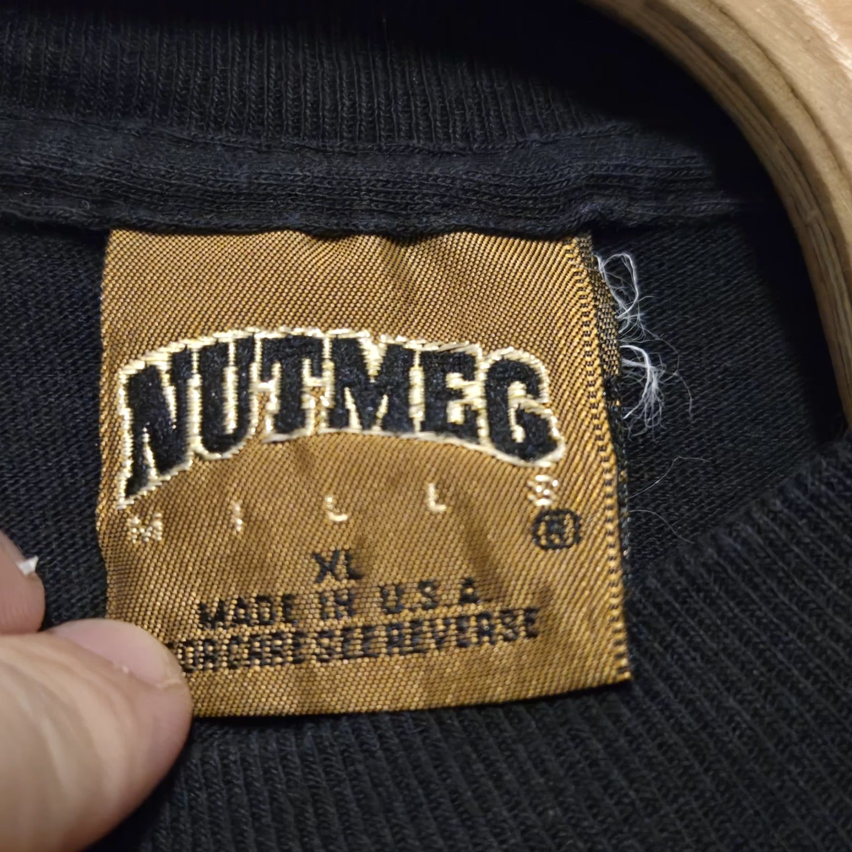 Nutmeg VINTAGE Nutmeg Raiders T-Shirt Men XL Black 90s USA NFL Warrior Angel Graphic Print Crew Neck Short Sleeve Size US XL / EU 56 / 4 - 6 Thumbnail